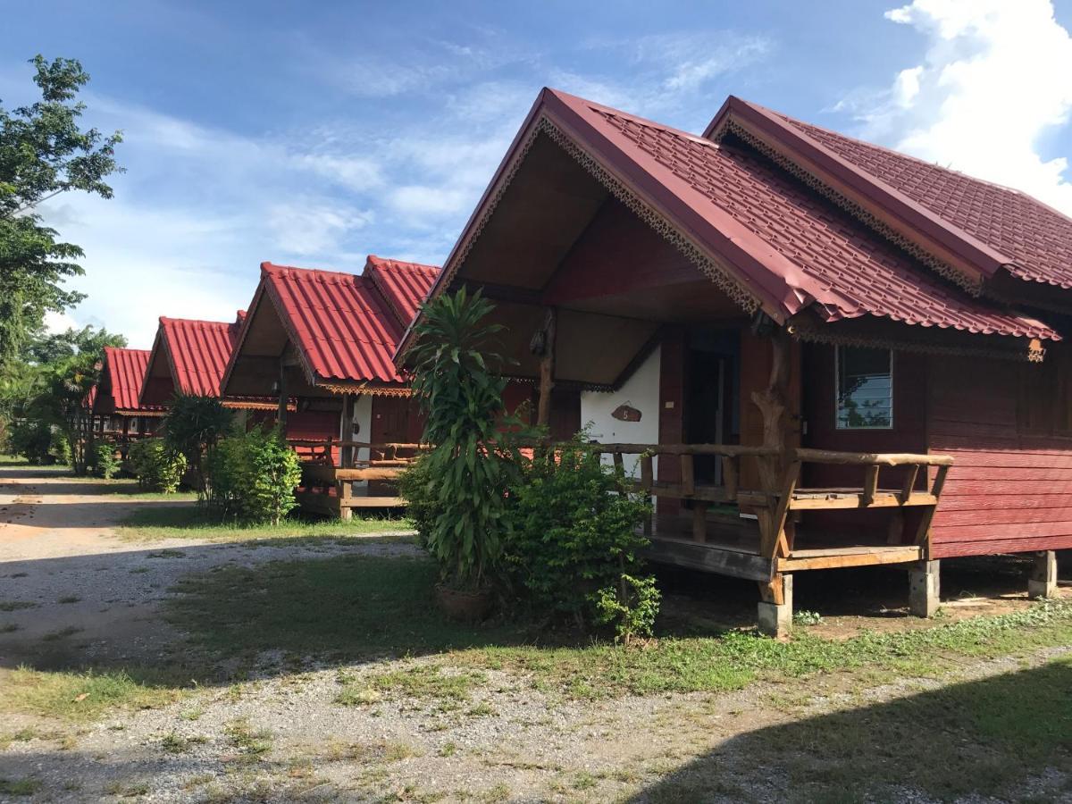Baan Suan Sukjai Resort Chaiyaphum Extérieur photo