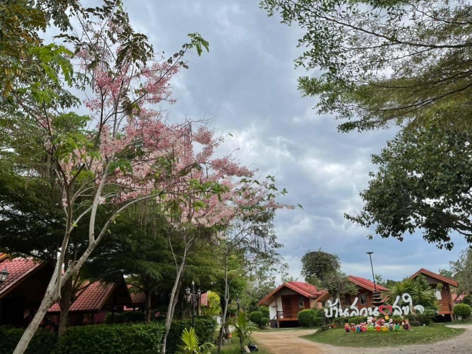 Baan Suan Sukjai Resort Chaiyaphum Extérieur photo