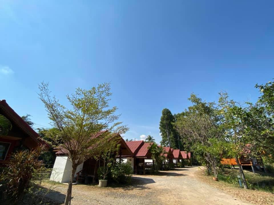 Baan Suan Sukjai Resort Chaiyaphum Extérieur photo